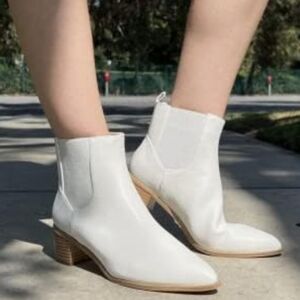 VETASTE Pointed Toe Stacked Chunky Block Heel Ankle Boots White Size 5.5
